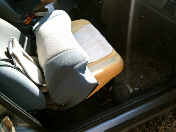 Демонтаж сидения авто