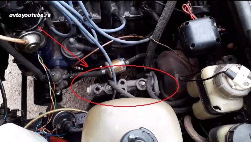 Где находится главный тормозной цилиндр в ВАЗ 2106-2107