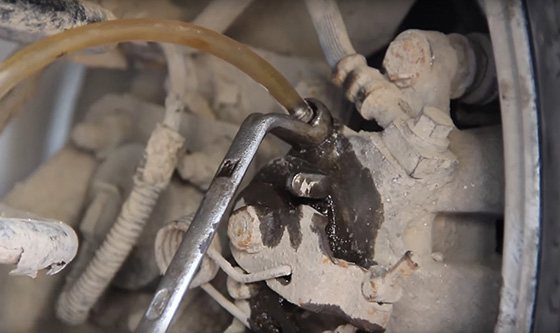 как правильно прокачать тормозную систему