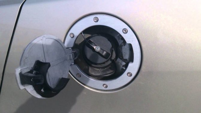 лючок бензобака