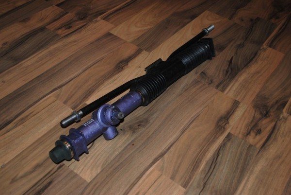 vozmozhno neobhodima zamena ili remont reyki rulevogo upravleniya 600x401 - Как поменять рулевые наконечники на ваз 2109