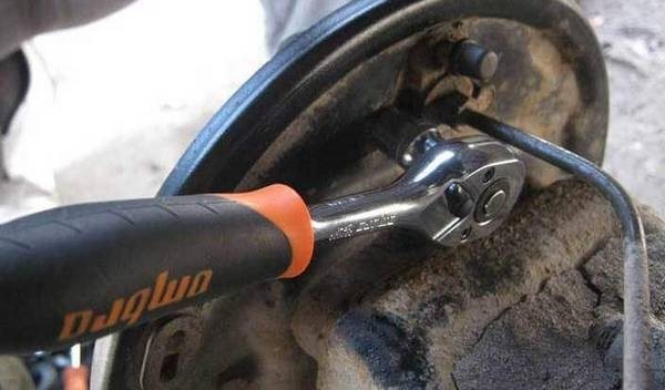 Замена главного и рабочего тормозного цилиндра на автомобилях ВАЗ