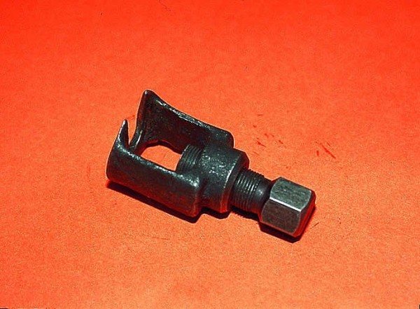 zamena rulevogo nakonechnika vaz 2109 udobnee so semnikom 600x441 - Как поменять рулевые наконечники на ваз 2109