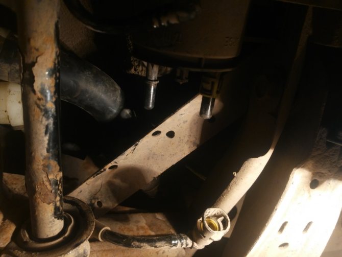 Замена топливного фильтра Мазда 3 BK