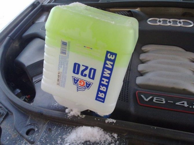 Замерзшая жидкость стеклоомывателя