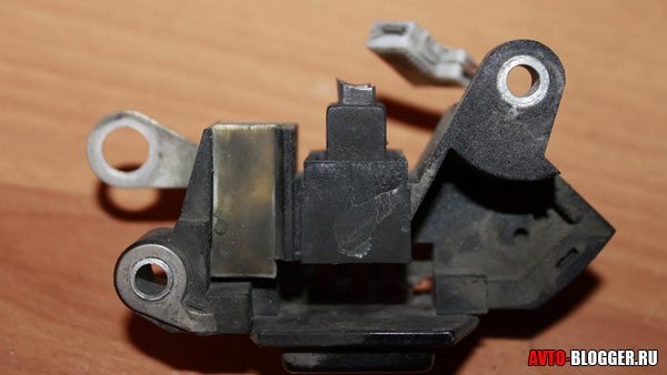 Заряжается ли аккумулятор при езде на автомобиле