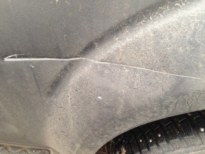 Глубокая царапина на авто до металла