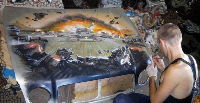 рисует-на-капоте