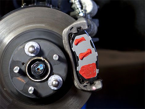 Скрип колодок: Как исправить свист при торможении