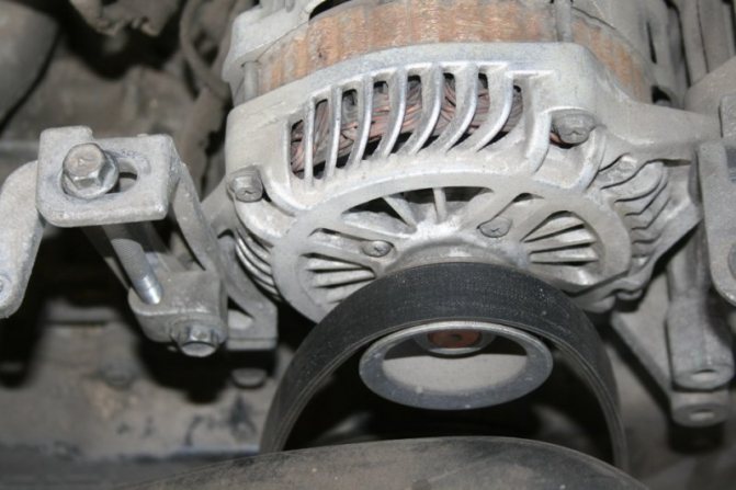 Слабое натяжение ремня генератора
